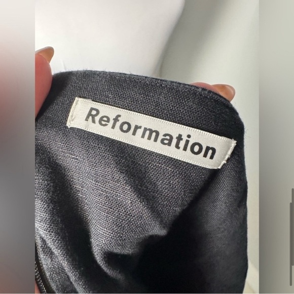 Reformation Velma Linen Dress in Black/Size 6 - Picture 9 of 11